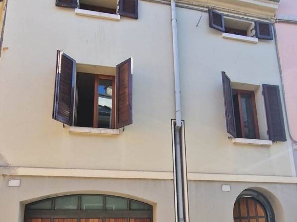 casa indipendente in vendita a Forlì in zona Centro Storico