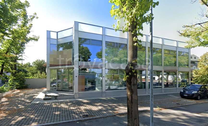 locale di sgombero in vendita a Forlì in zona Coriano