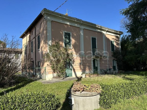 casa indipendente in vendita a Forlì in zona Quattro