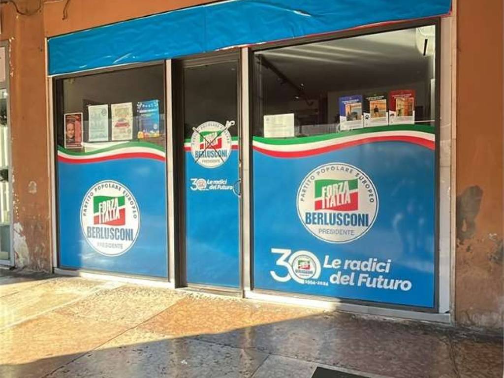 negozio in vendita a Forlì in zona Centro Storico