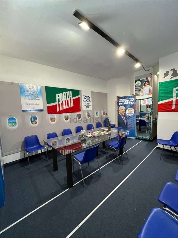 negozio in vendita a Forlì in zona Centro Storico