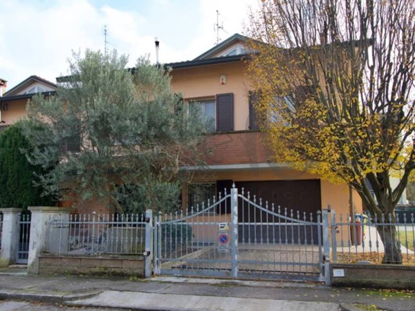 casa indipendente in vendita a Forlì in zona Villanova