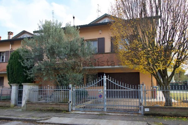 casa indipendente in vendita a Forlì in zona Villanova