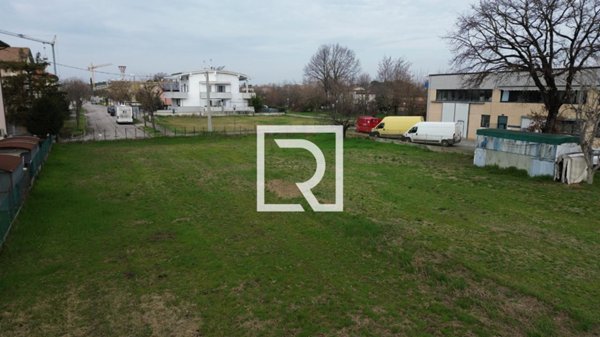 terreno edificabile in vendita a Forlì in zona Coriano