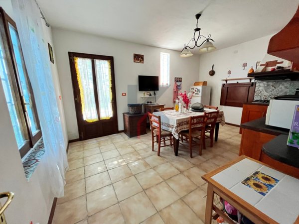 casa indipendente in vendita a Forlì in zona Durazzanino