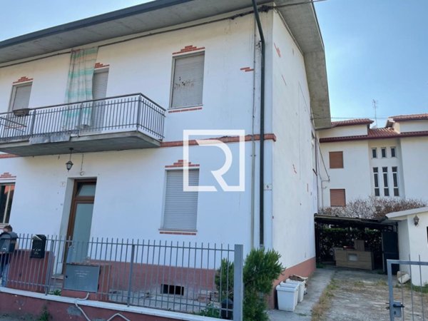casa indipendente in vendita a Forlì in zona Quattro