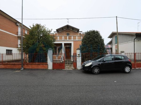 casa indipendente in vendita a Forlì in zona Cava