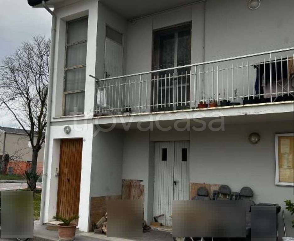 locale di sgombero in vendita a Forlì in zona Coriano