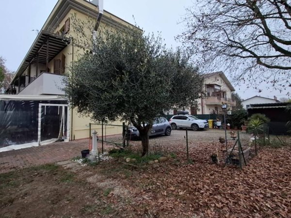 casa indipendente in vendita a Forlì in zona Villafranca di Forlì