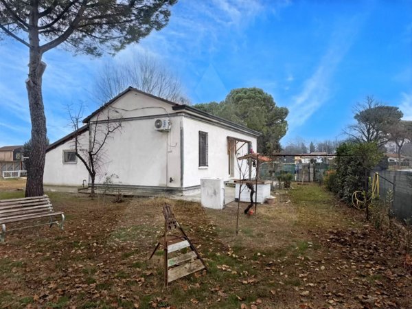 casa indipendente in vendita a Forlì