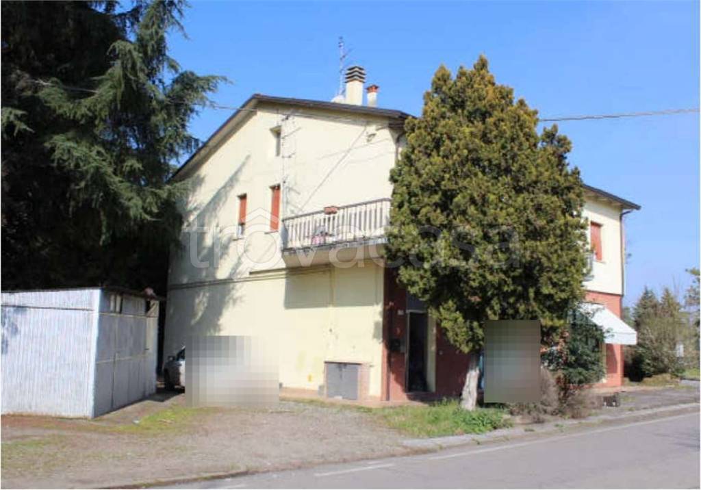 negozio in vendita a Forlì in zona Cà Ossi