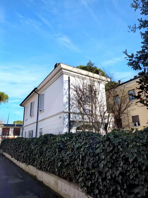 casa indipendente in vendita a Forlì