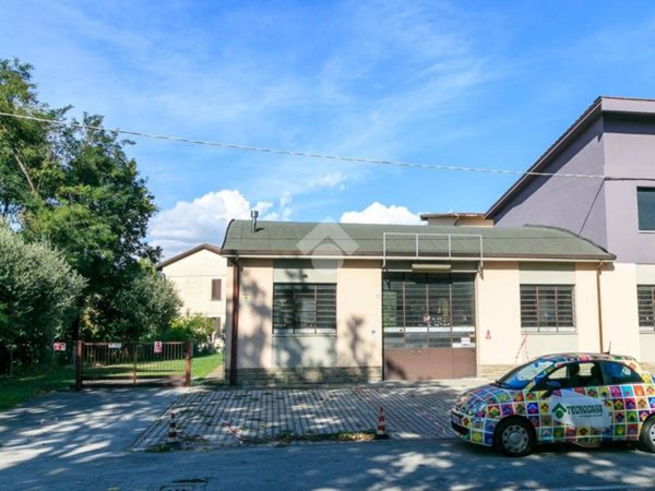 locale commerciale in vendita a Forlì