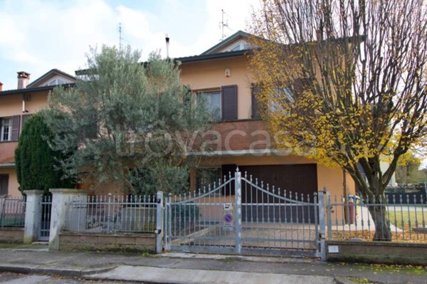 casa indipendente in vendita a Forlì in zona Villanova
