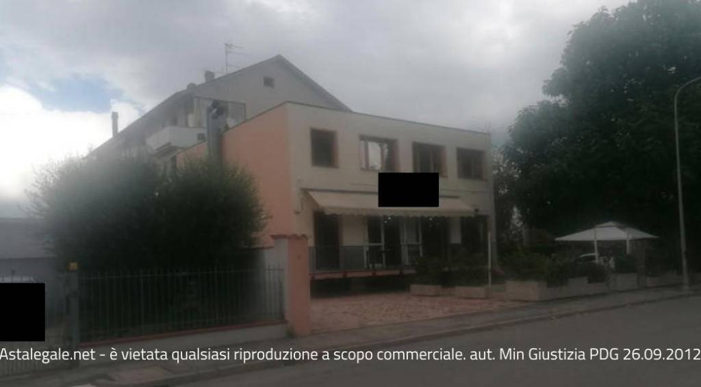 negozio in vendita a Forlì in zona Cà Ossi