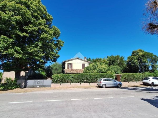 casa indipendente in vendita a Forlì in zona Pieve Acquedotto