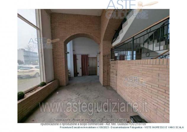 negozio in vendita a Forlì in zona Quattro