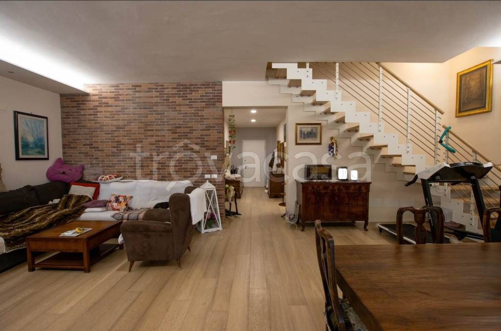 casa indipendente in vendita a Forlì in zona Grisignano