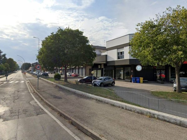negozio in vendita a Forlì in zona Coriano