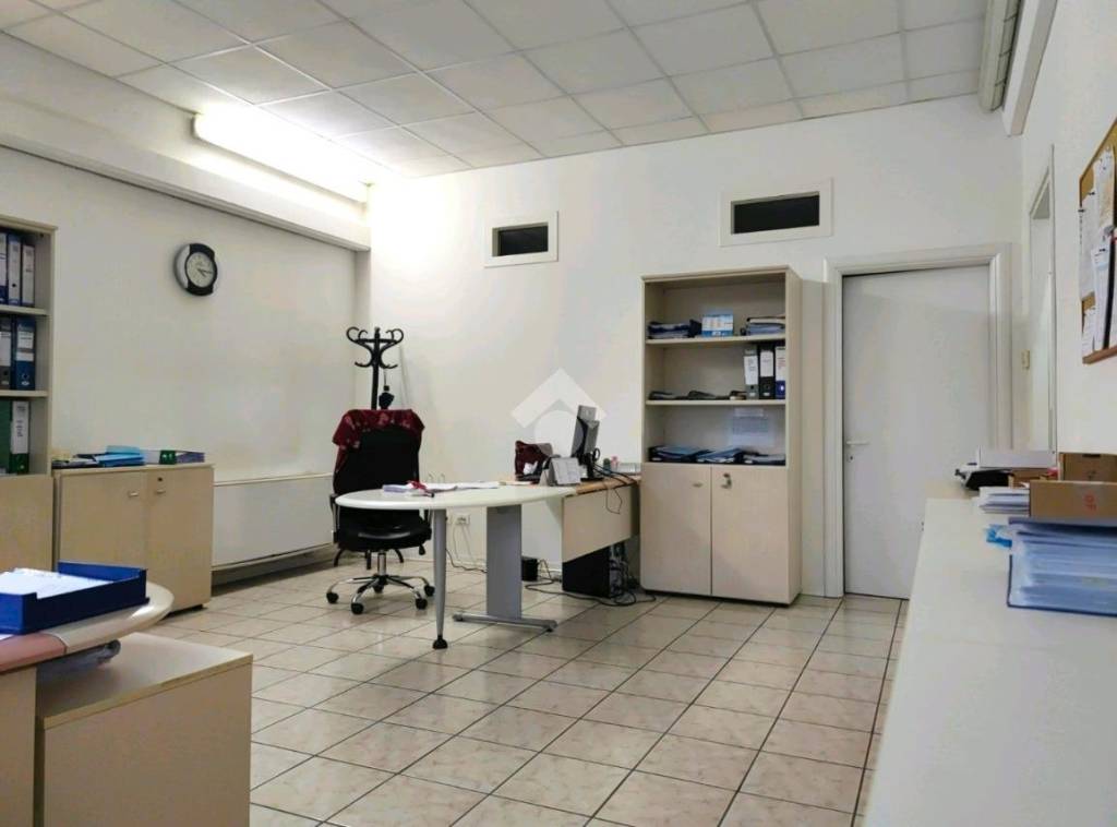 locale commerciale in vendita a Forlì in zona Coriano