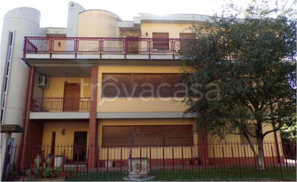 casa indipendente in vendita a Forlì in zona Quattro
