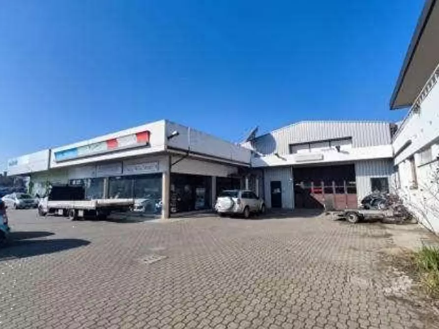 negozio in vendita a Forlì in zona Cava