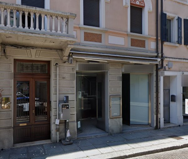 negozio in vendita a Forlì in zona Centro Storico