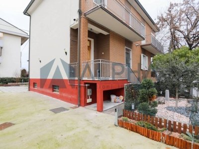 casa indipendente in vendita a Forlì in zona Ronco