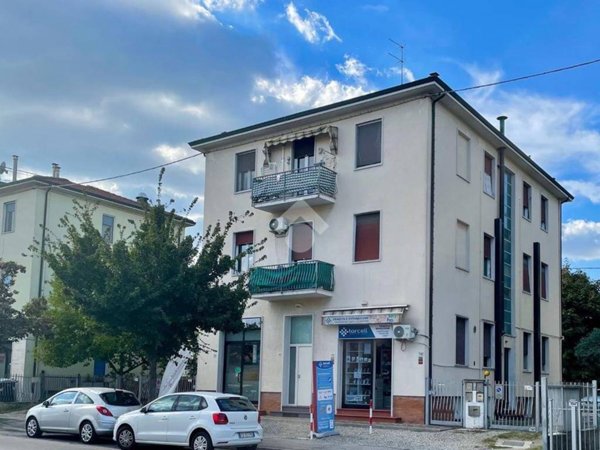 locale commerciale in vendita a Forlì