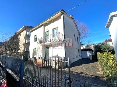 casa indipendente in vendita a Forlì in zona Quattro