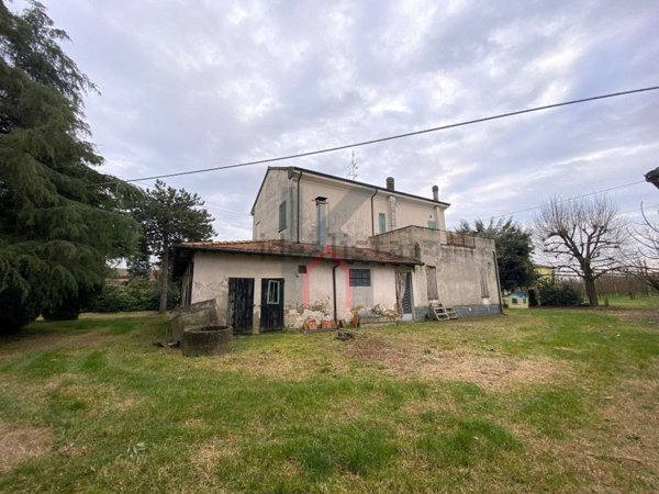 casa indipendente in vendita a Forlì in zona Quattro