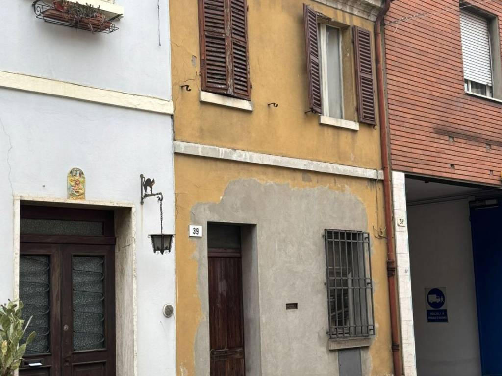 casa indipendente in vendita a Forlì in zona Centro Storico