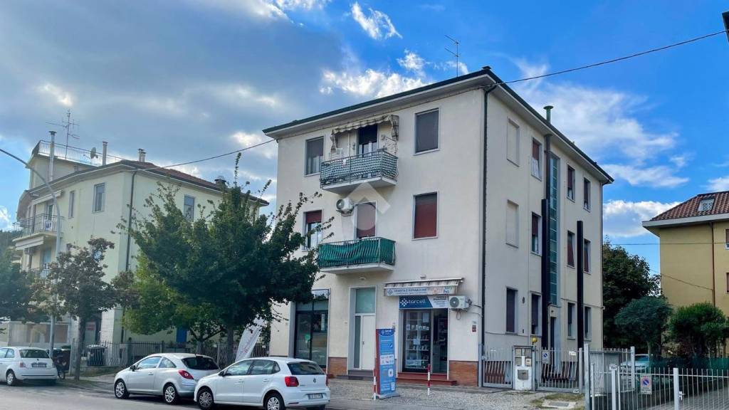 negozio in vendita a Forlì in zona Centro Storico