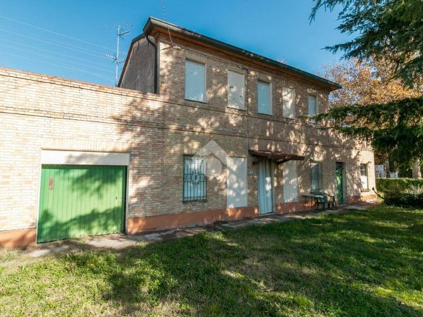 casa indipendente in vendita a Forlì in zona San Leonardo