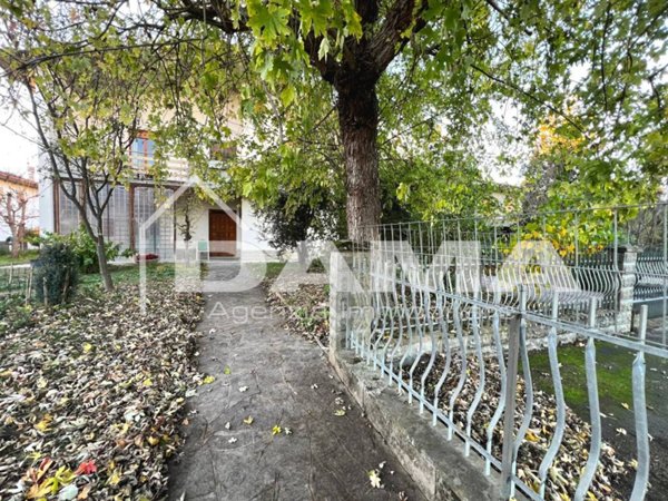casa indipendente in vendita a Forlì in zona Barisano
