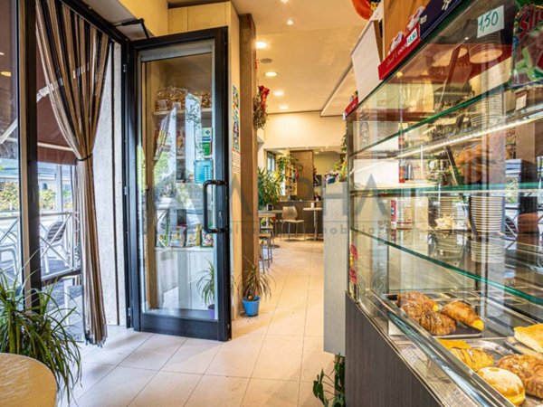 negozio in vendita a Forlì in zona Villanova