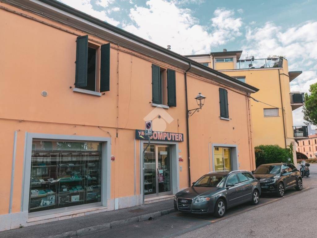 negozio in vendita a Forlì
