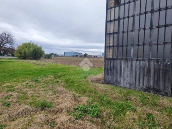 capannone in vendita a Forlì in zona Ospedaletto