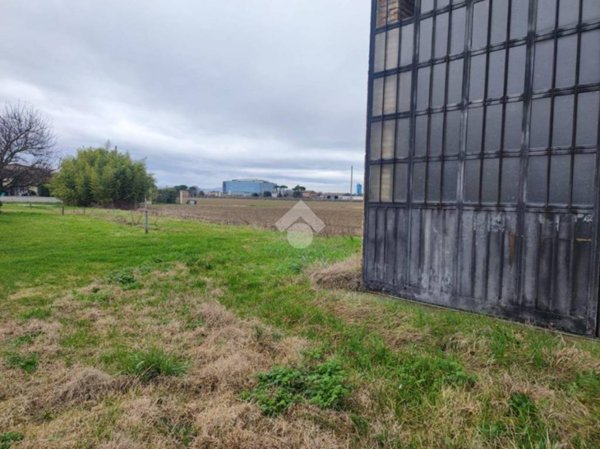 locale commerciale in vendita a Forlì in zona Pieve Acquedotto