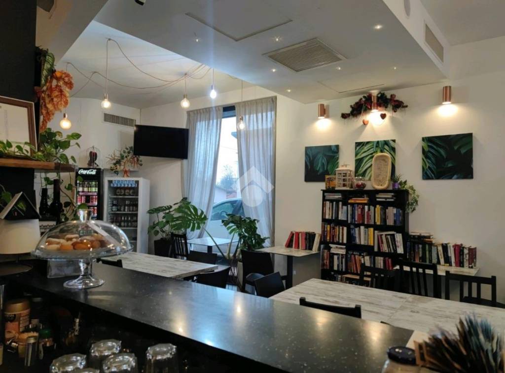 negozio in vendita a Forlì in zona Carpena