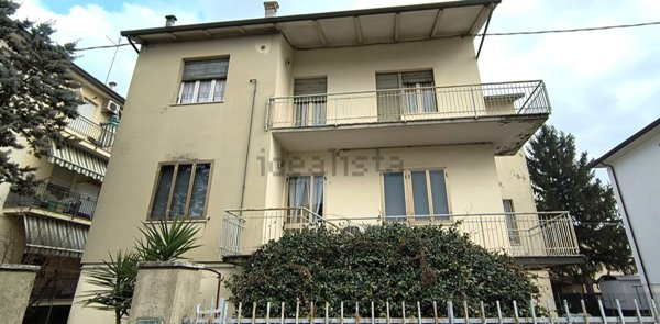casa indipendente in vendita a Forlì