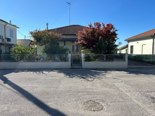 casa indipendente in vendita a Forlì in zona San Tomé