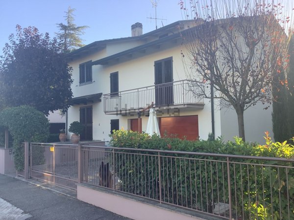 casa indipendente in vendita a Forlì in zona Quattro