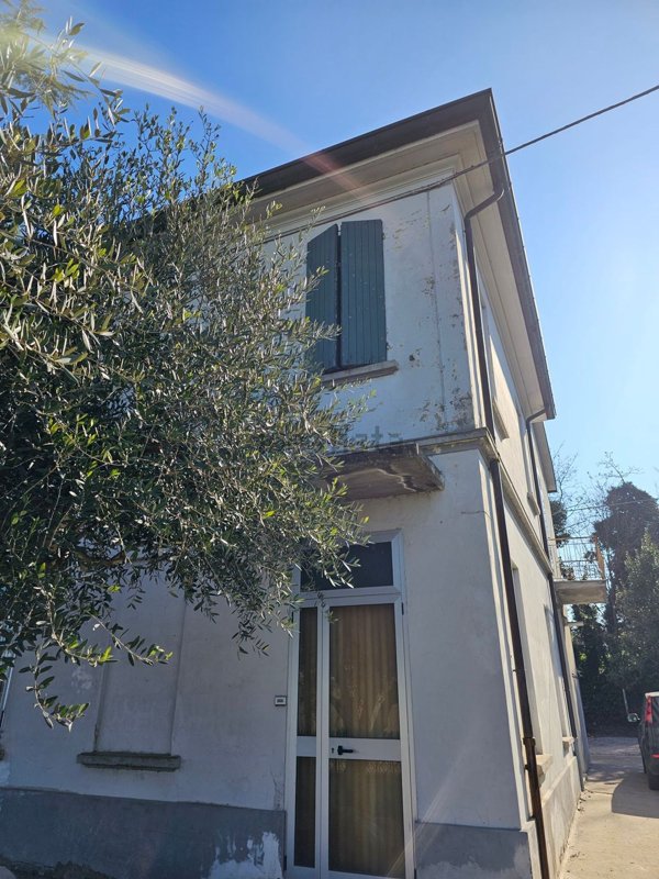 casa indipendente in vendita a Forlì