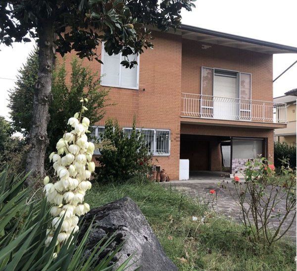 casa indipendente in vendita a Forlì in zona San Martino in Strada