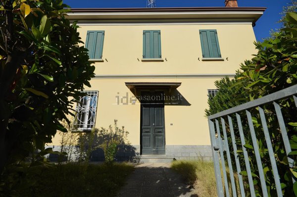 casa indipendente in vendita a Forlì in zona Quattro