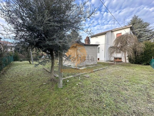 casa indipendente in vendita a Forlì in zona Cà Ossi