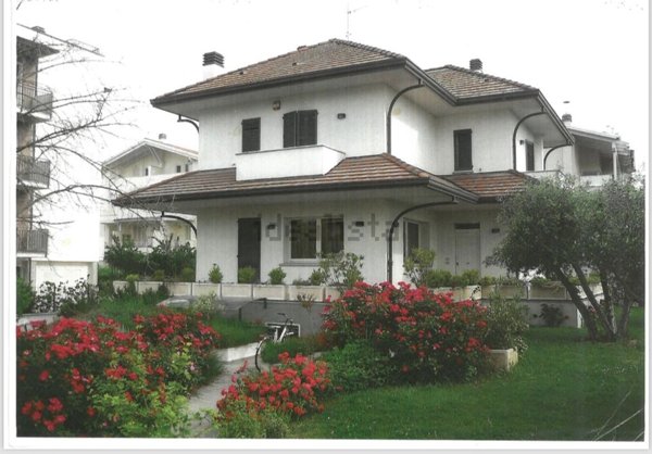 casa indipendente in vendita a Forlì