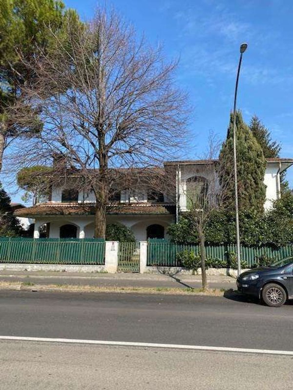 casa indipendente in vendita a Forlì