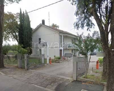 locale di sgombero in vendita a Forlì in zona Coriano